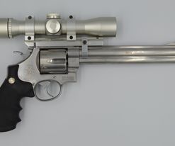 Smith & Wesson 629 - 9"  .44 Mag